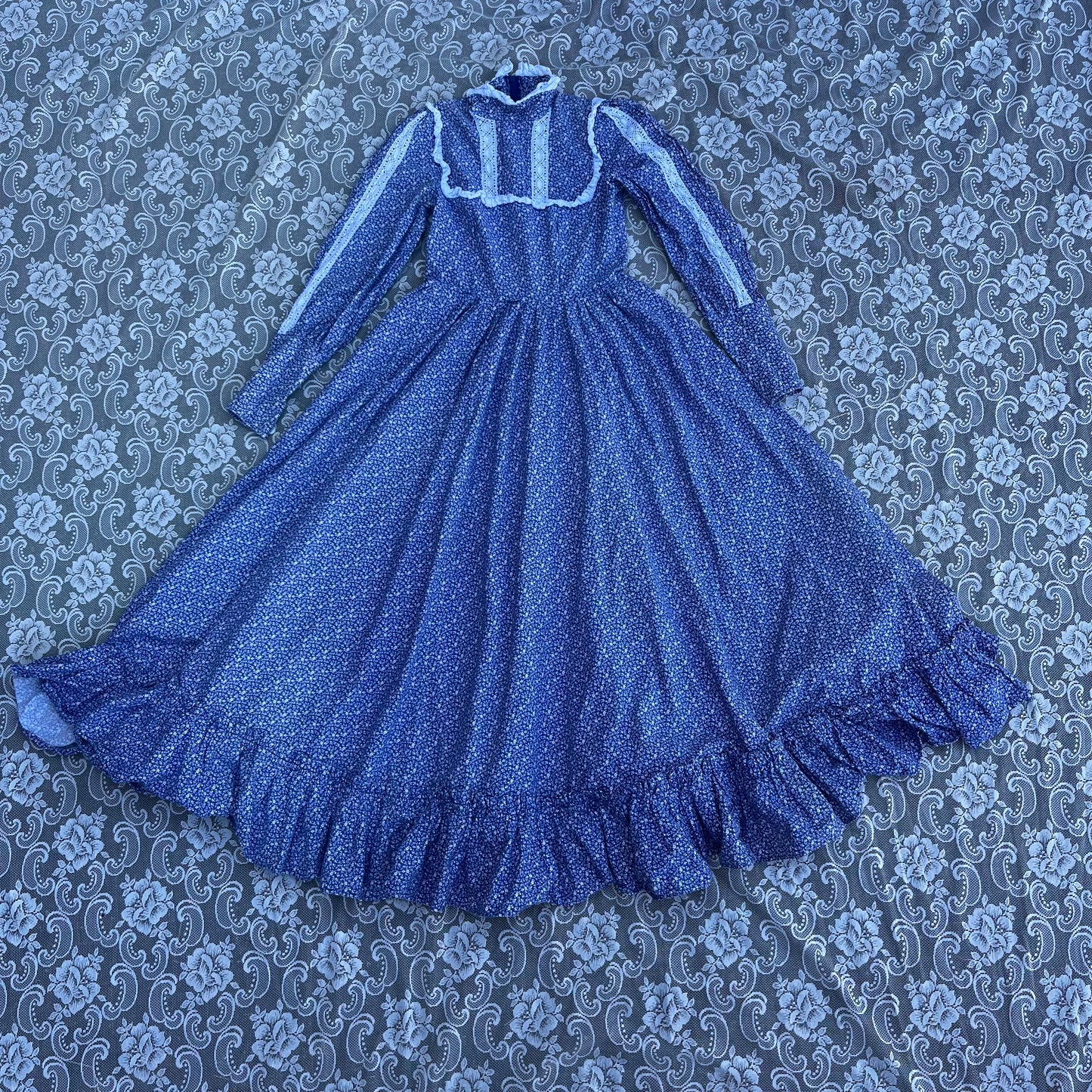 70S AUTHENTIC LAURA ASHLEY BLUE FLORAL N LACE PRAIRIE DRESS