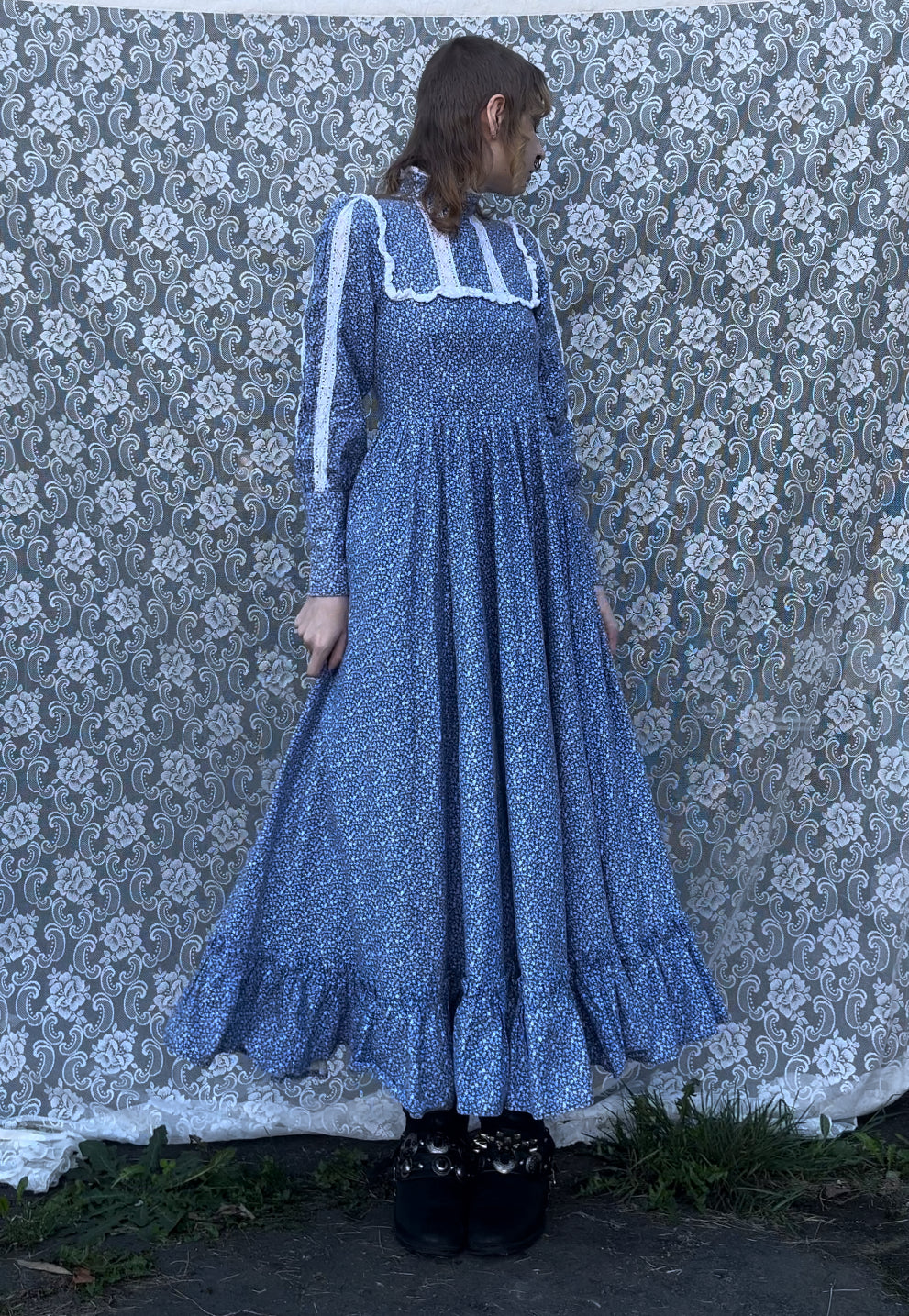 70S AUTHENTIC LAURA ASHLEY BLUE FLORAL N LACE PRAIRIE DRESS