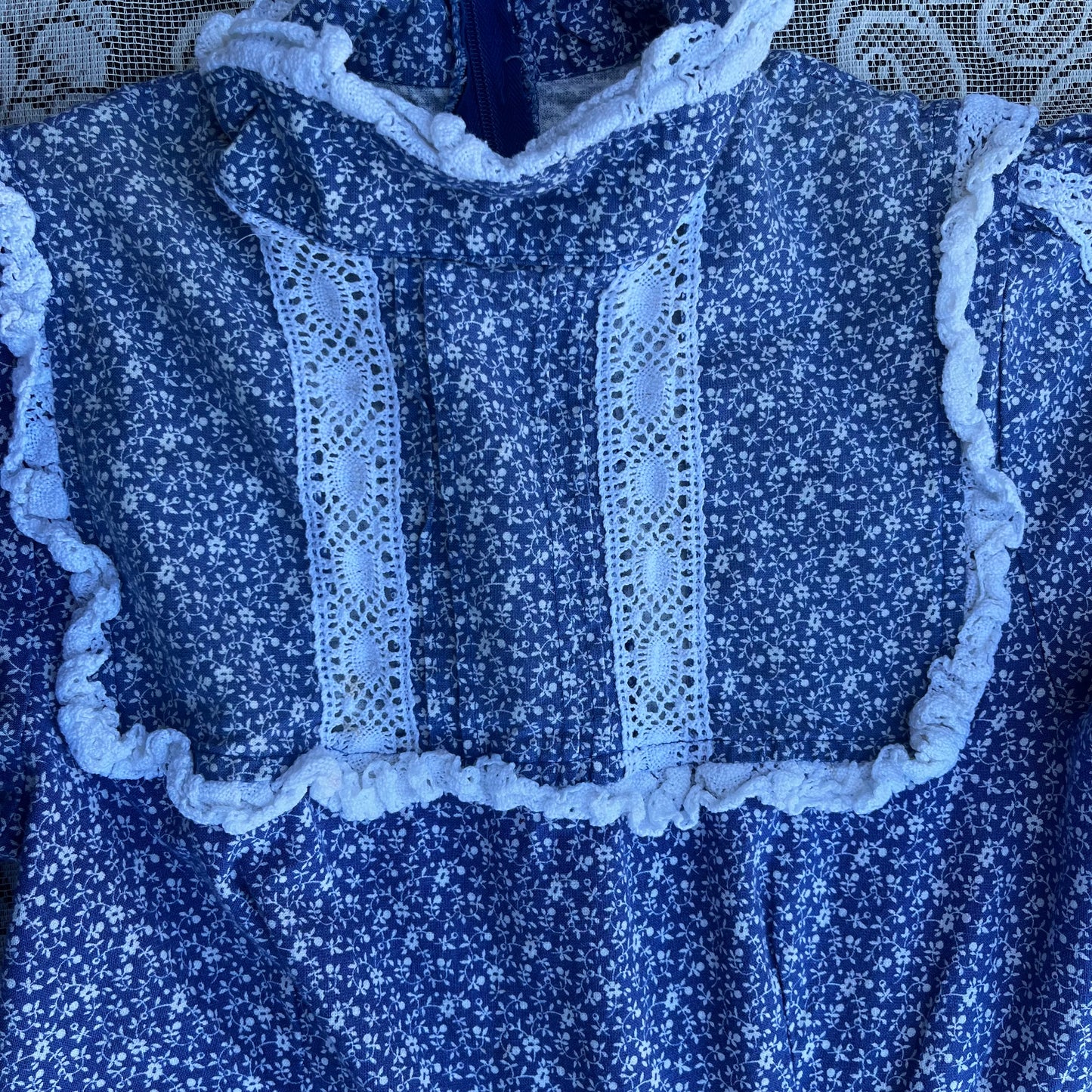 70S AUTHENTIC LAURA ASHLEY BLUE FLORAL N LACE PRAIRIE DRESS